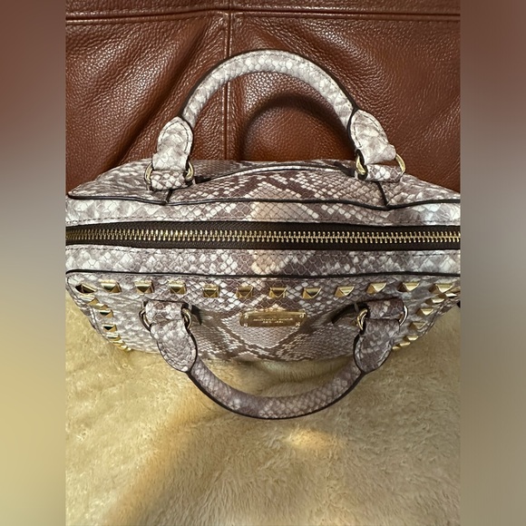 Michael Kors NWOT

Saffiano Stud Small Satchel, Dark Sand - Picture 8 of 10